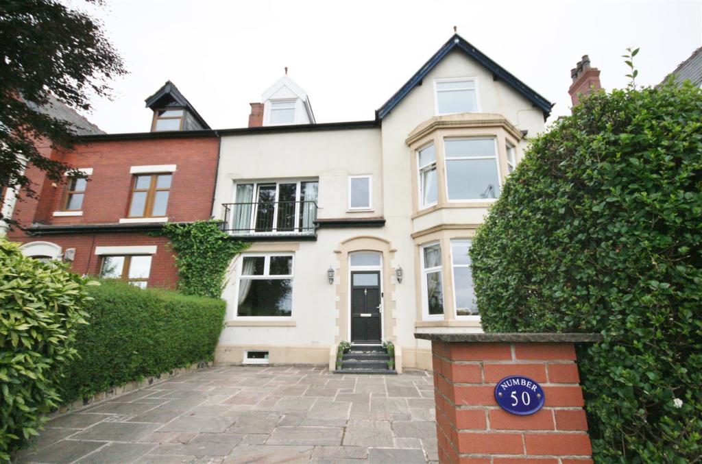 6 bedroom semidetached house for sale in East Beach, Lytham, FY8