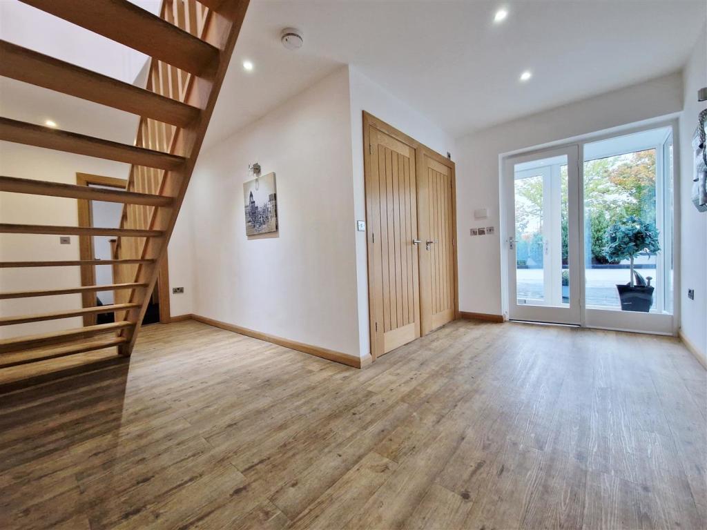 5 bedroom link detached house for sale in Blackpool Road, Lytham, FY8