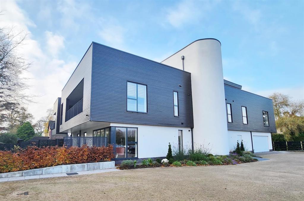 2 bedroom apartment for sale in Ballam Road, Lytham, FY8