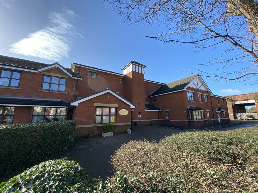 1 bedroom retirement property for sale in Oxford Court, Ansdell, Lytham