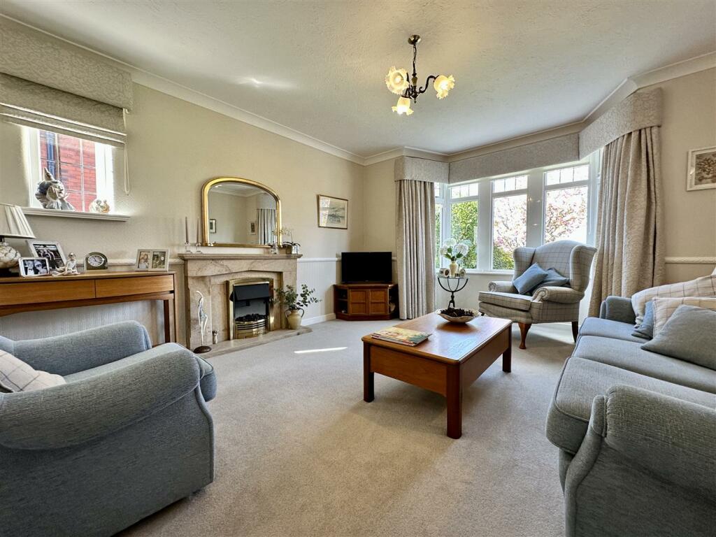 3 bedroom detached house for sale in St. Pauls Avenue, Fairhaven