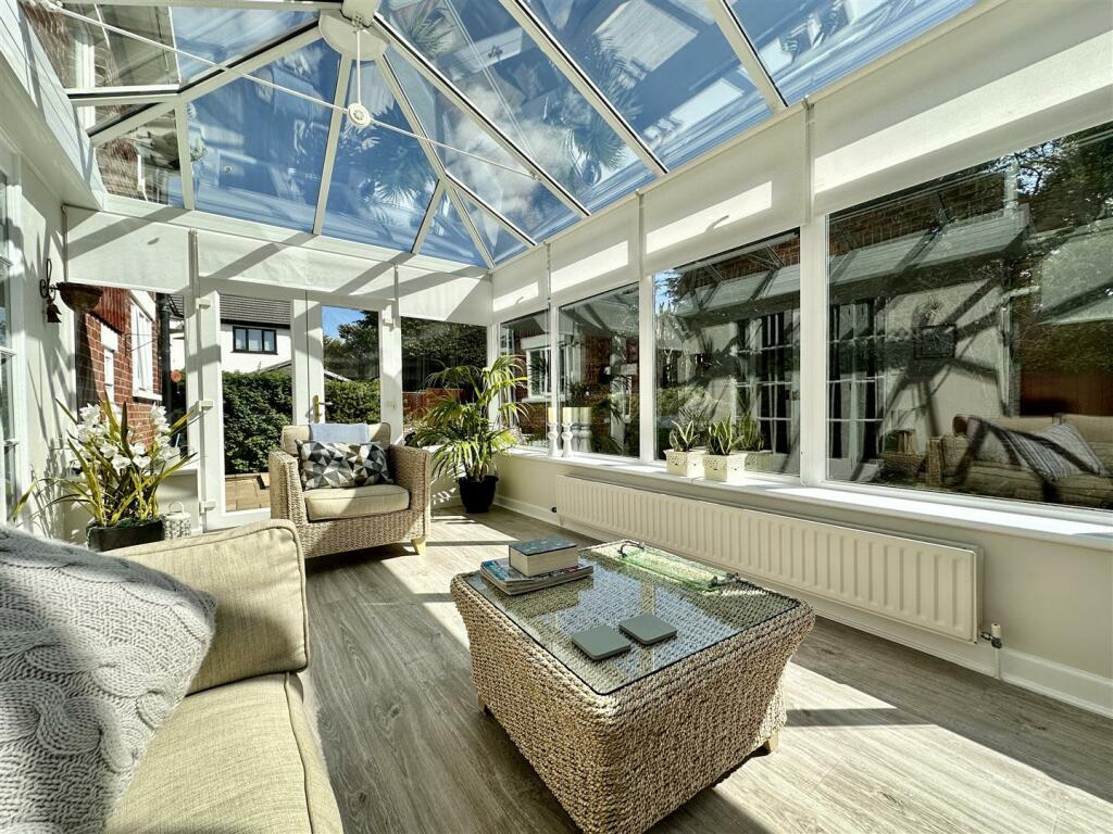 3 bedroom detached house for sale in St. Pauls Avenue, Fairhaven