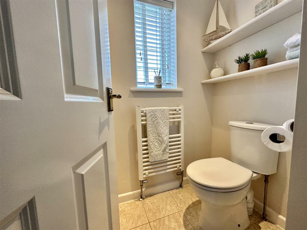 3 bedroom detached house for sale in St. Pauls Avenue, Fairhaven