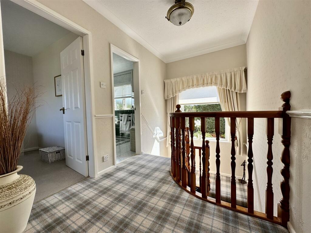 3 bedroom detached house for sale in St. Pauls Avenue, Fairhaven