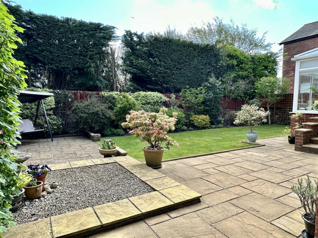 3 bedroom detached house for sale in St. Pauls Avenue, Fairhaven