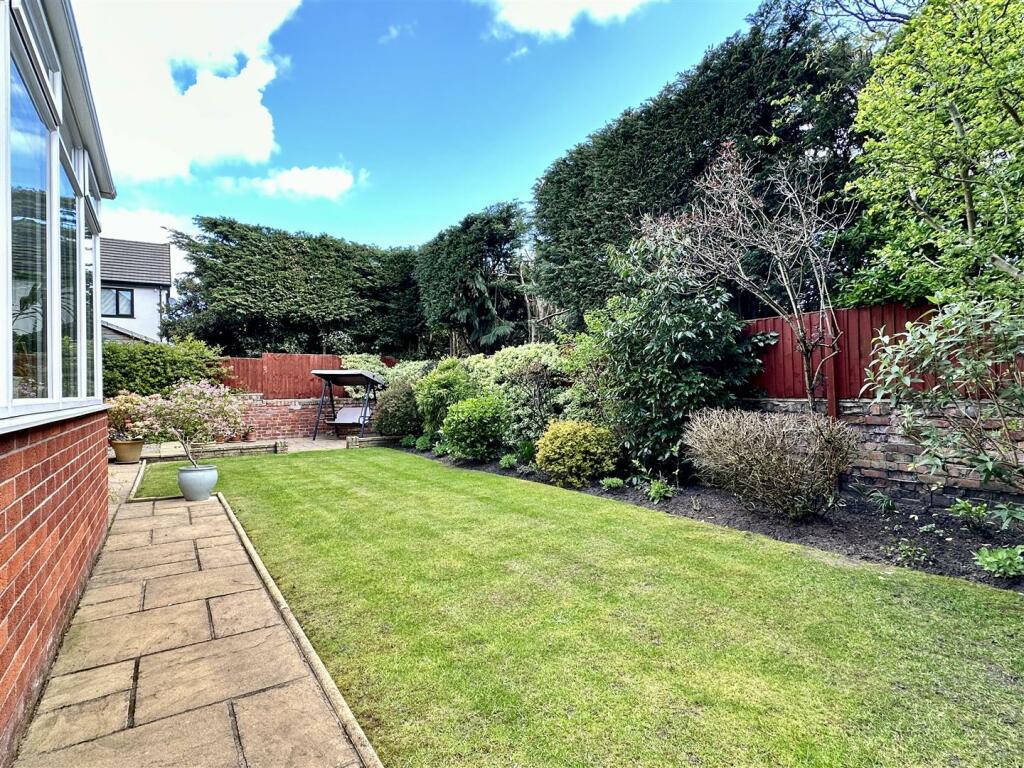 3 bedroom detached house for sale in St. Pauls Avenue, Fairhaven