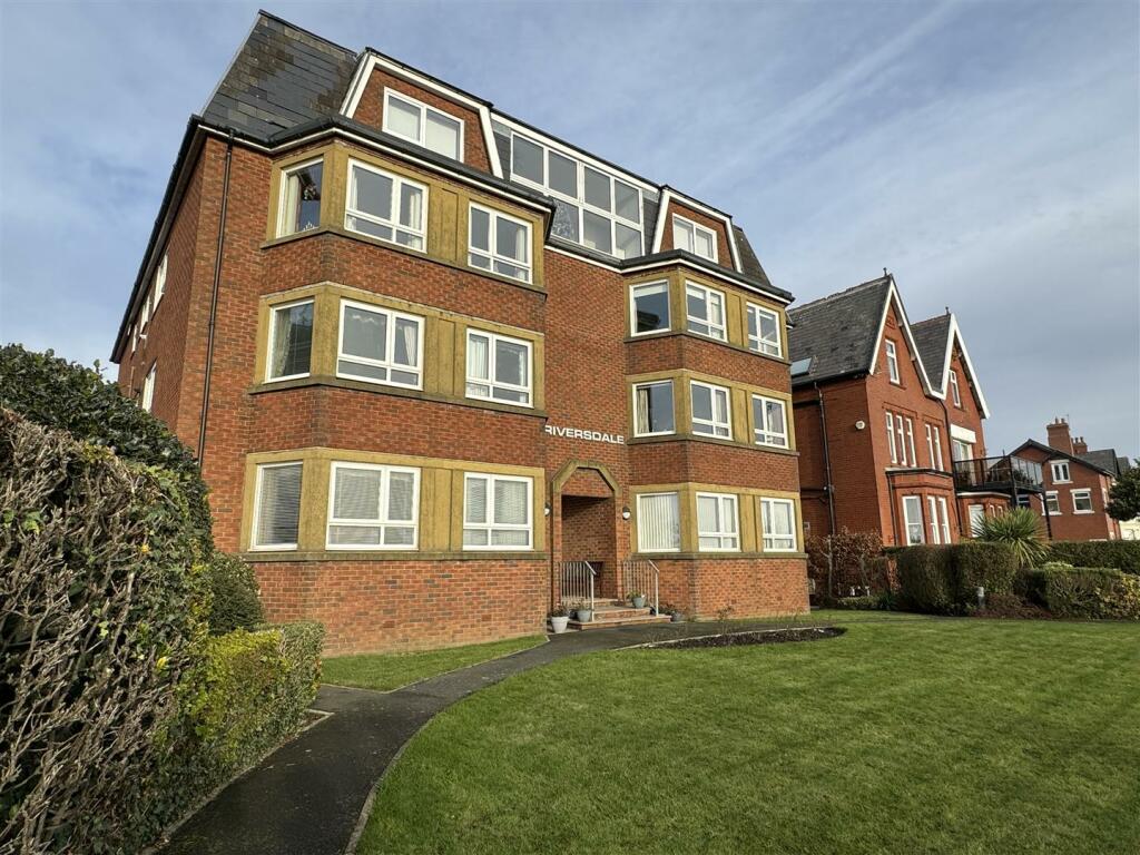 3 bedroom apartment for sale in Riversdale Lodge, East Beach, Lytham, FY8