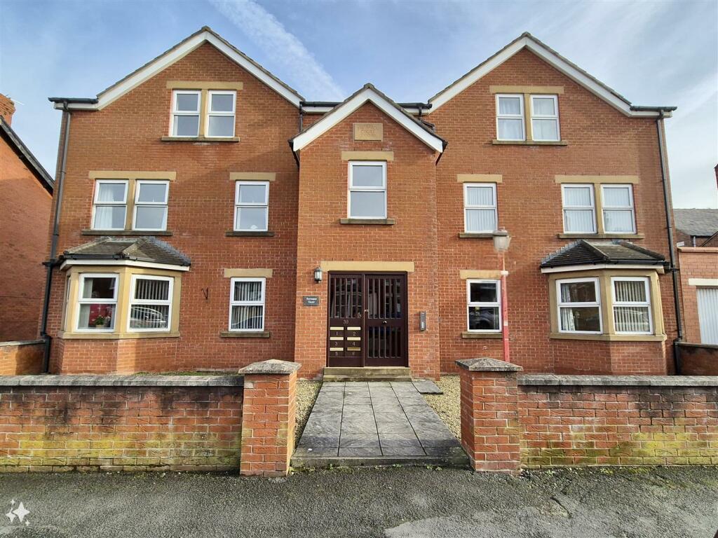 2 bedroom flat for sale in Patterson Court, Freckleton Street, Lytham, FY8