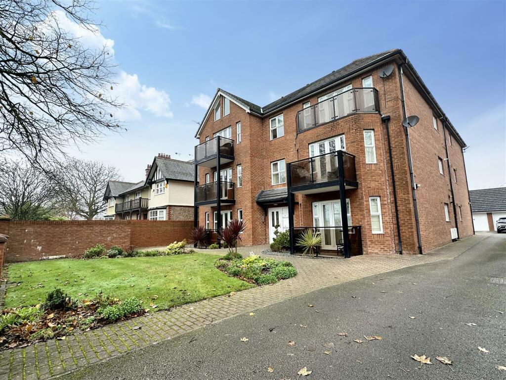 3 bedroom apartment for sale in 3 Links Gate, Lytham St Annes, FY8