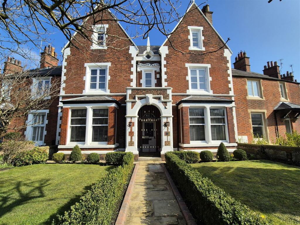 5 bedroom terraced house for sale in Hastings Place, Lytham, FY8