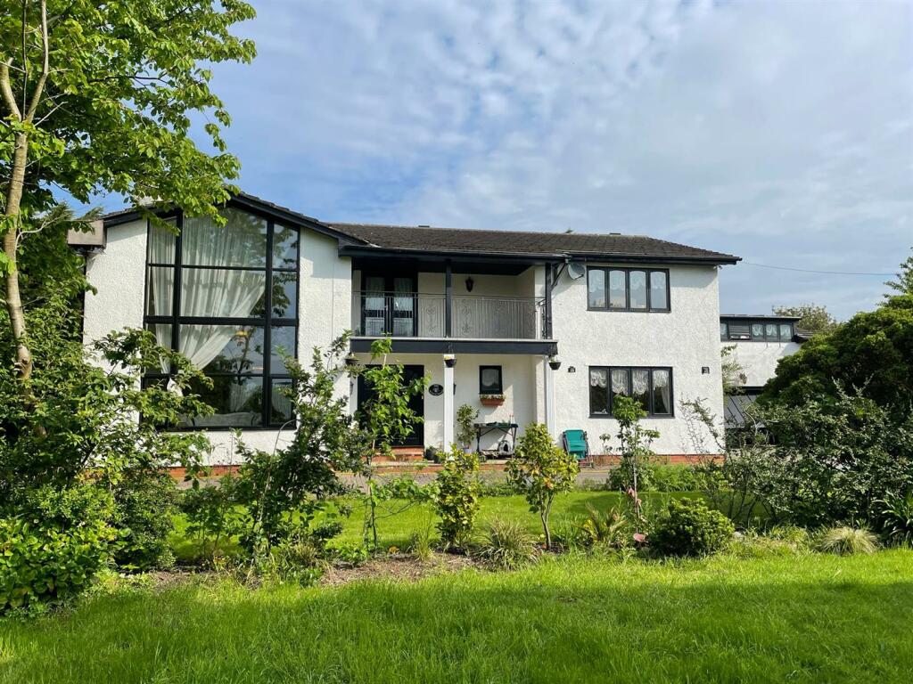 5 bedroom detached house for sale in Fieldway, Lytham St Annes, FY8