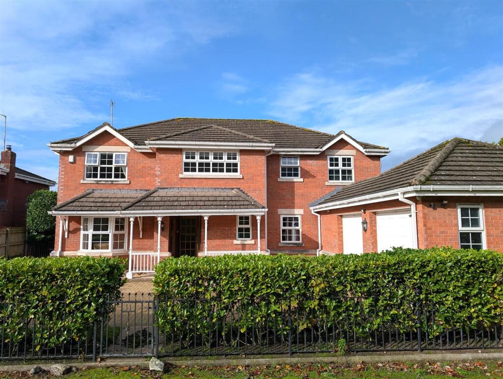 Main image of property: Linnet Lane, Lytham
