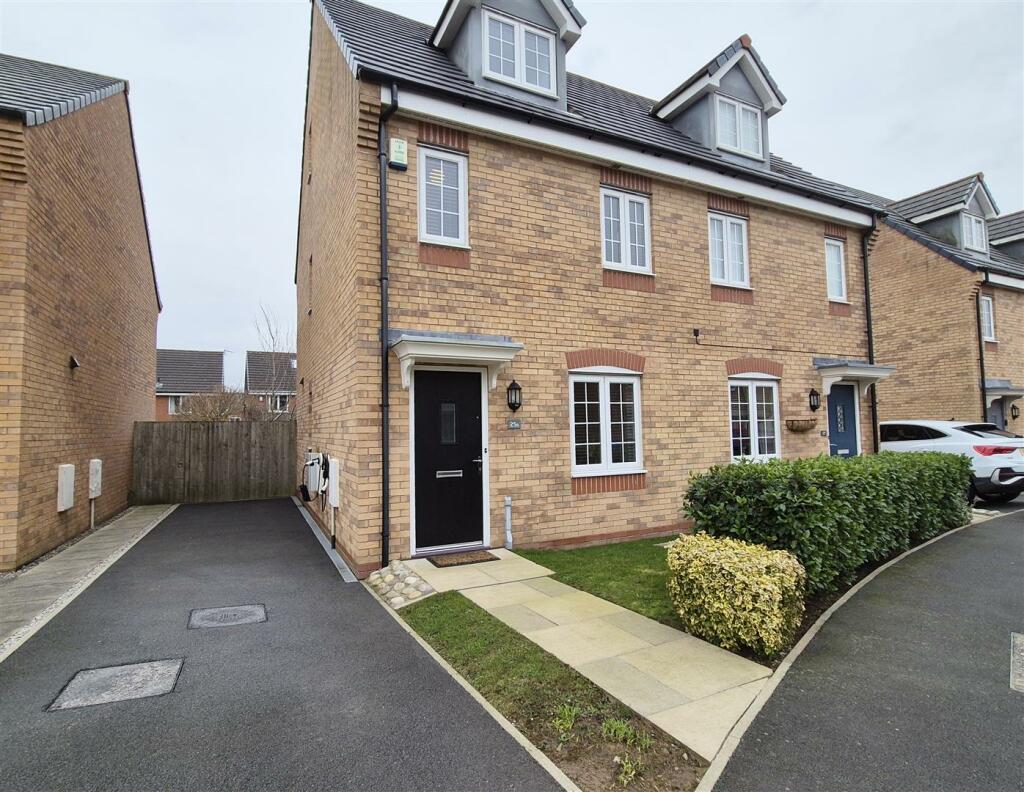 3 bedroom semidetached house for sale in Sycamore Drive, Wesham, PR4