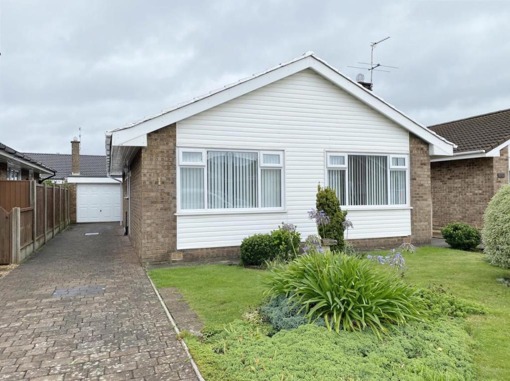 3 bedroom detached bungalow for sale in Northwood Close, Lytham, FY8