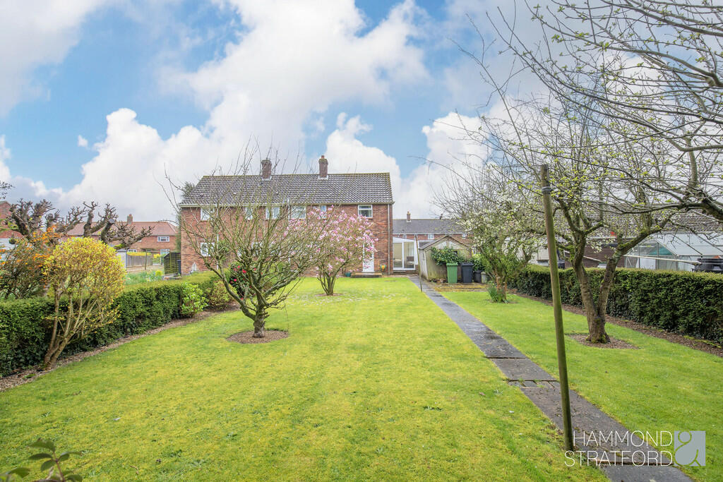 3 bedroom semidetached house for sale in South Croft, Hethersett, NR9