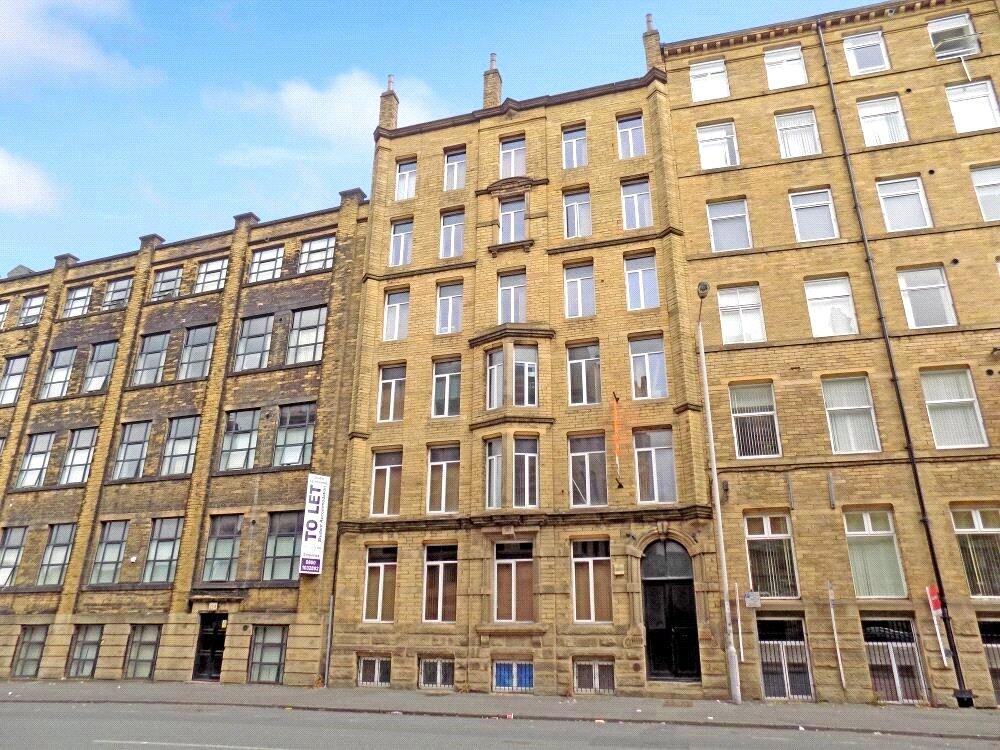 Main image of property: 132 Sunbridge Road, Bradford, West Yorkshire