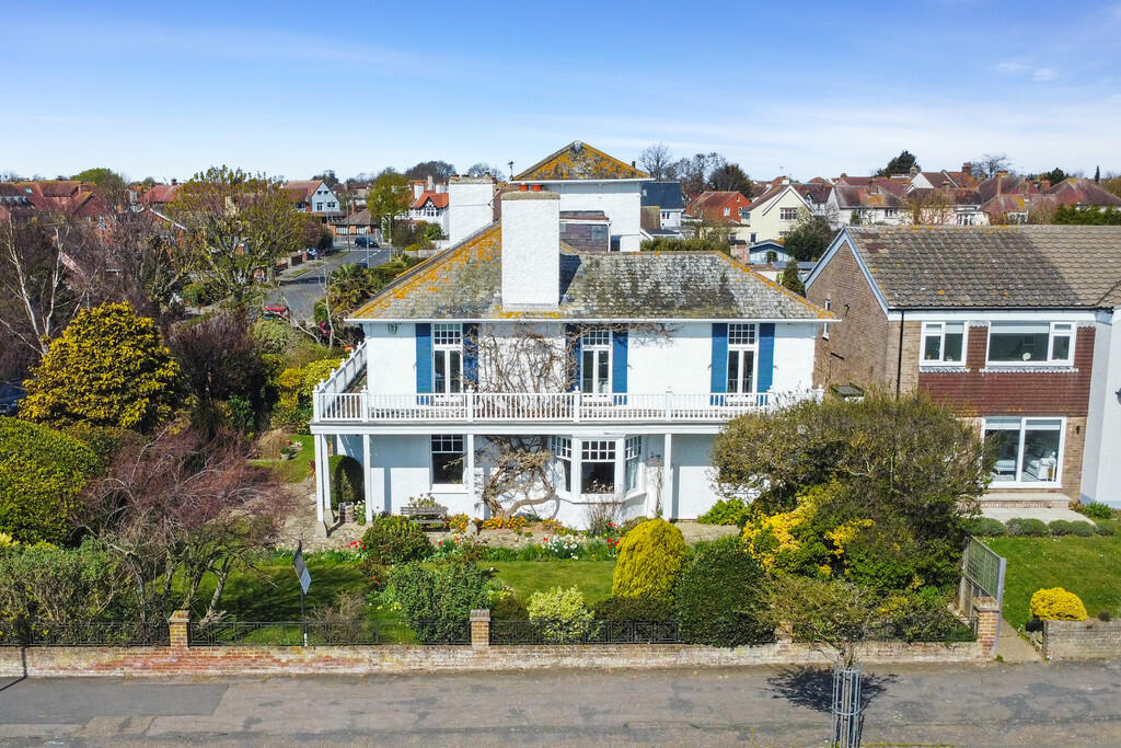 Main image of property: Cambridge Road, Frinton-on-Sea