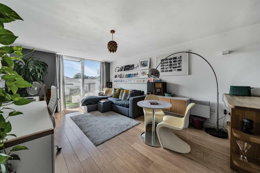 1 bedroom apartment for sale in Hudson Apartments, New River Village, Hornsey, N8