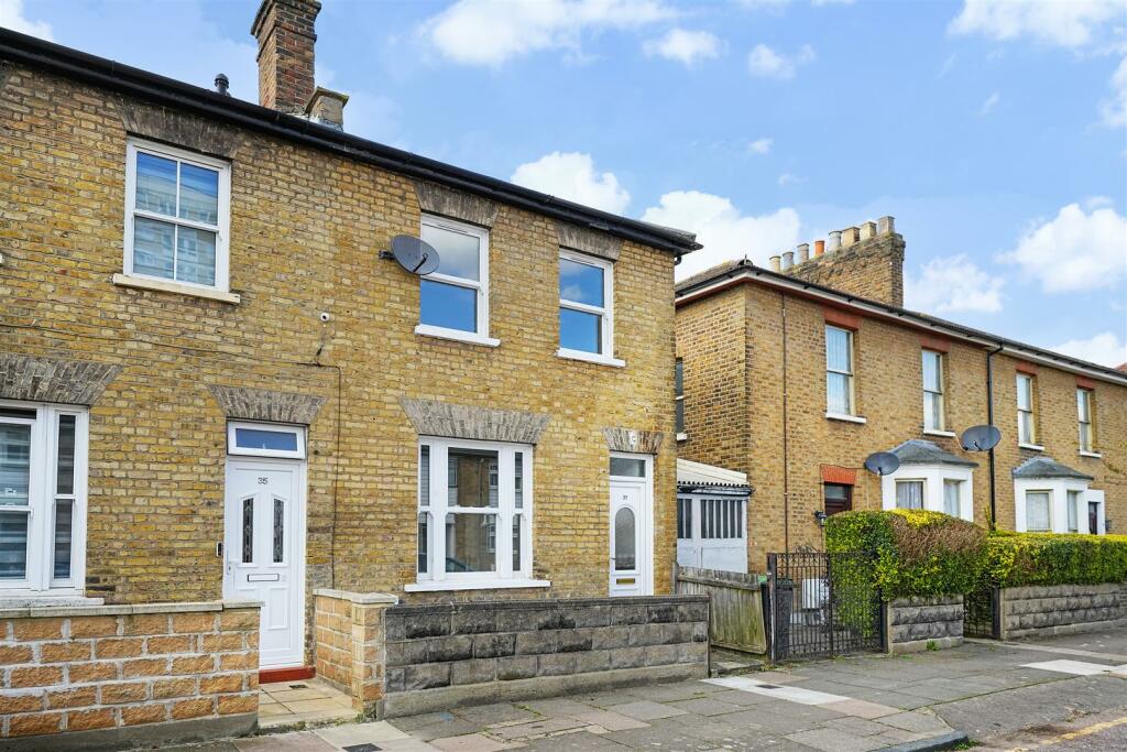 2 bedroom semidetached house for sale in Finsbury Road, Wood Green, N22