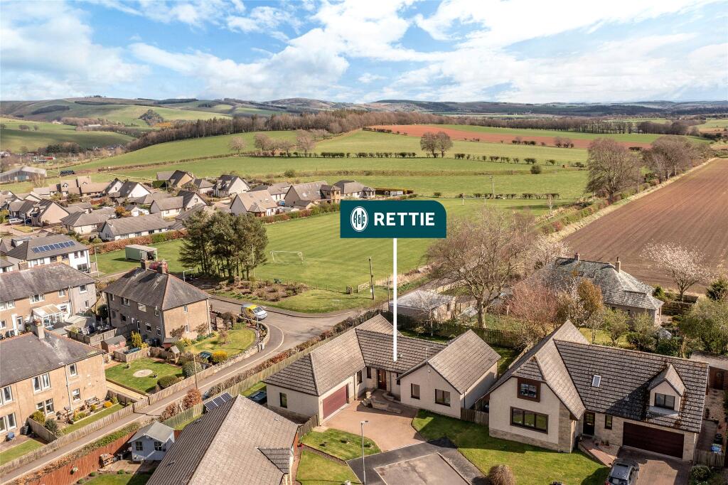 5 bedroom detached house
