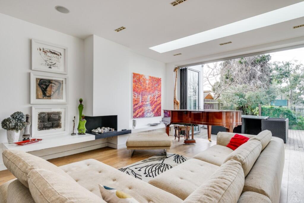 Main image of property: Hocroft Road, London, NW2