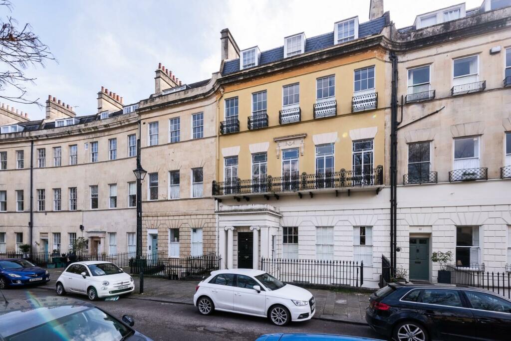 2 bedroom flat for rent in Grosvenor Place, Bath, BA1