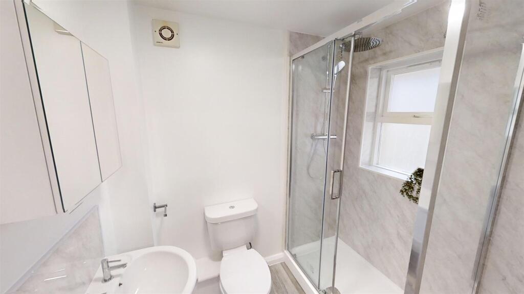 Additional property image - Flat 1A, Canal Bridge