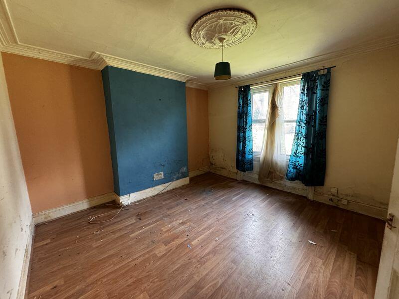 2 bedroom detached house