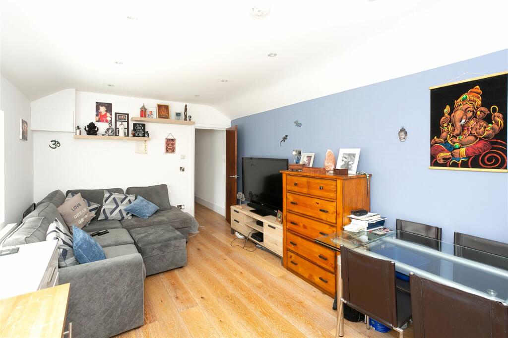 1 bedroom apartment for sale in Chalk Hill, Watford, Hertfordshire, WD19