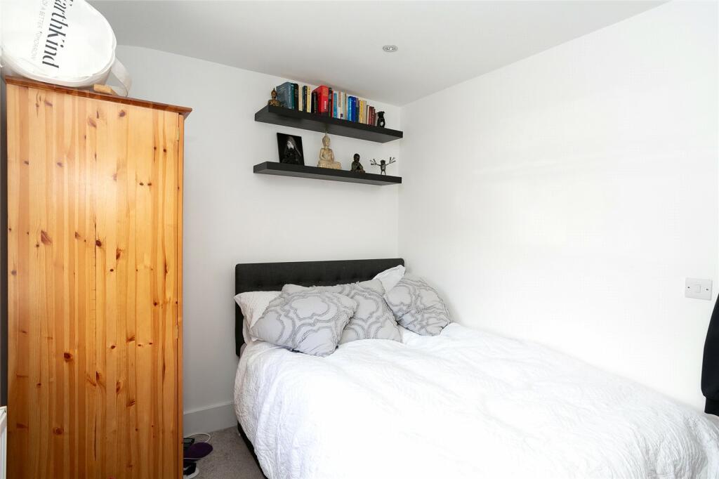 1 bedroom apartment for sale in Chalk Hill, Watford, Hertfordshire, WD19