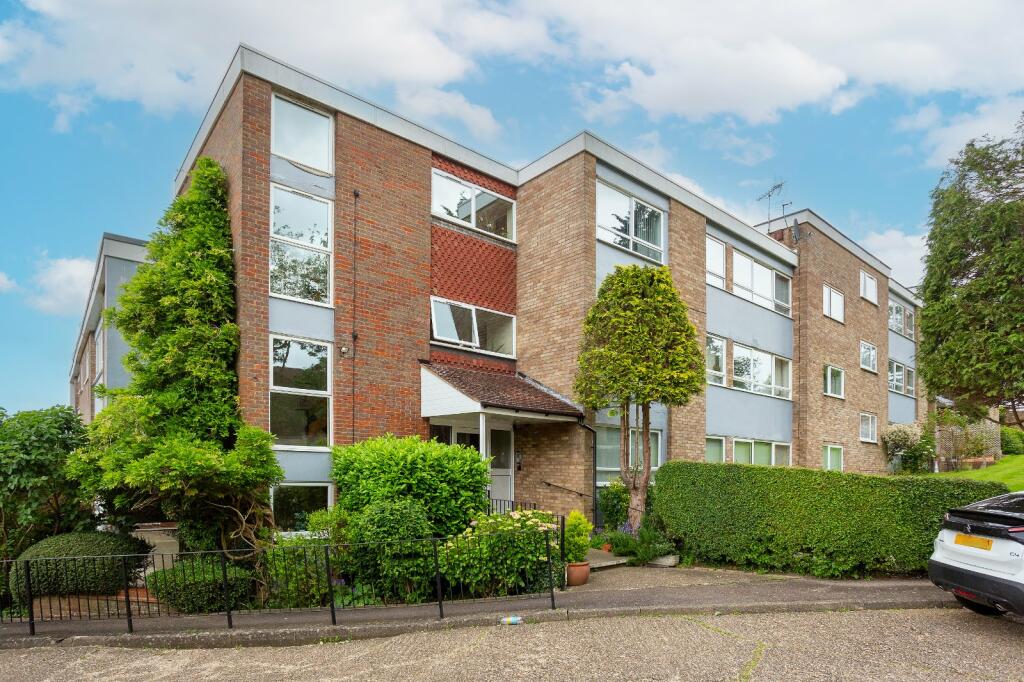 3 bedroom apartment for sale in Ivinghoe Road, Bushey, Hertfordshire, WD23