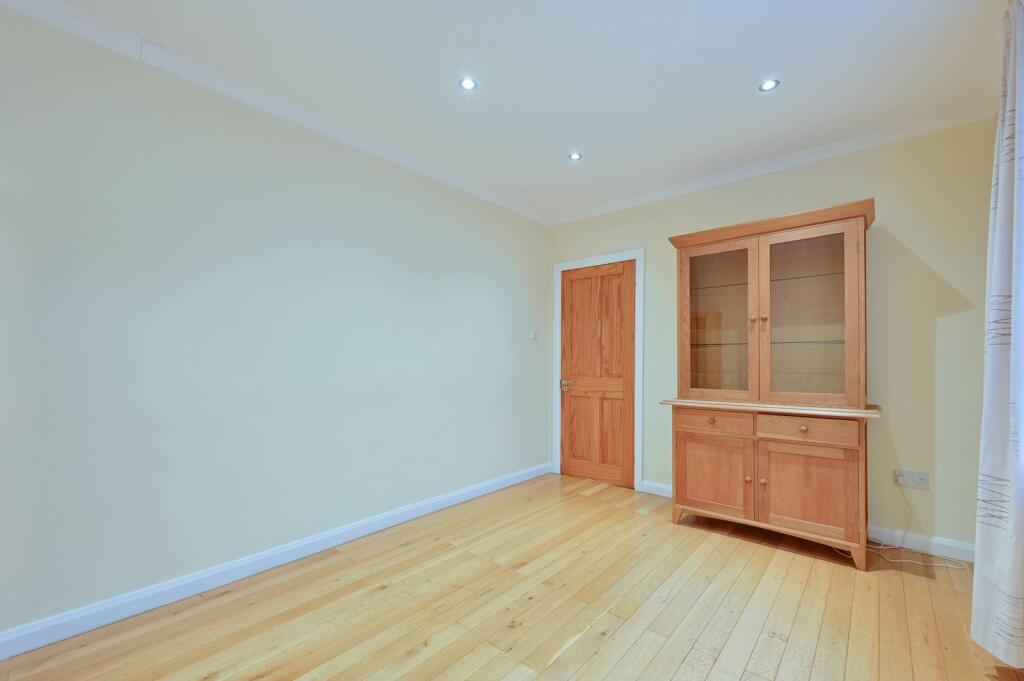 Main image of property: Bowring Green, WD19, Bushey, South Oxhey, WD19