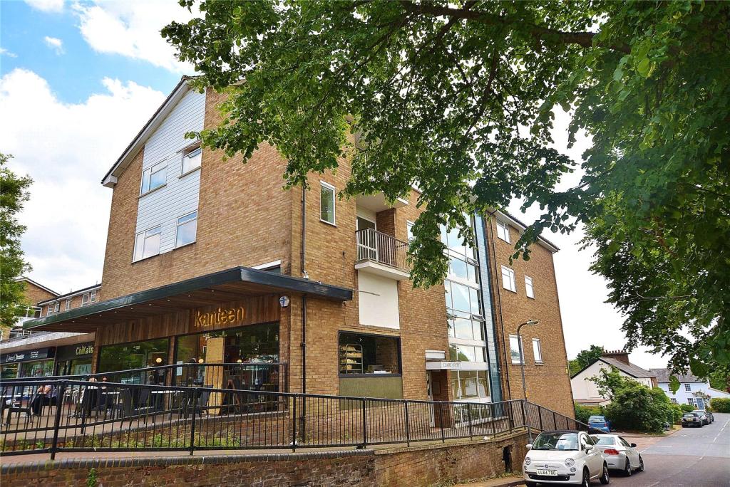 2 bedroom apartment for rent in Claire Court, High Road, Bushey, WD23