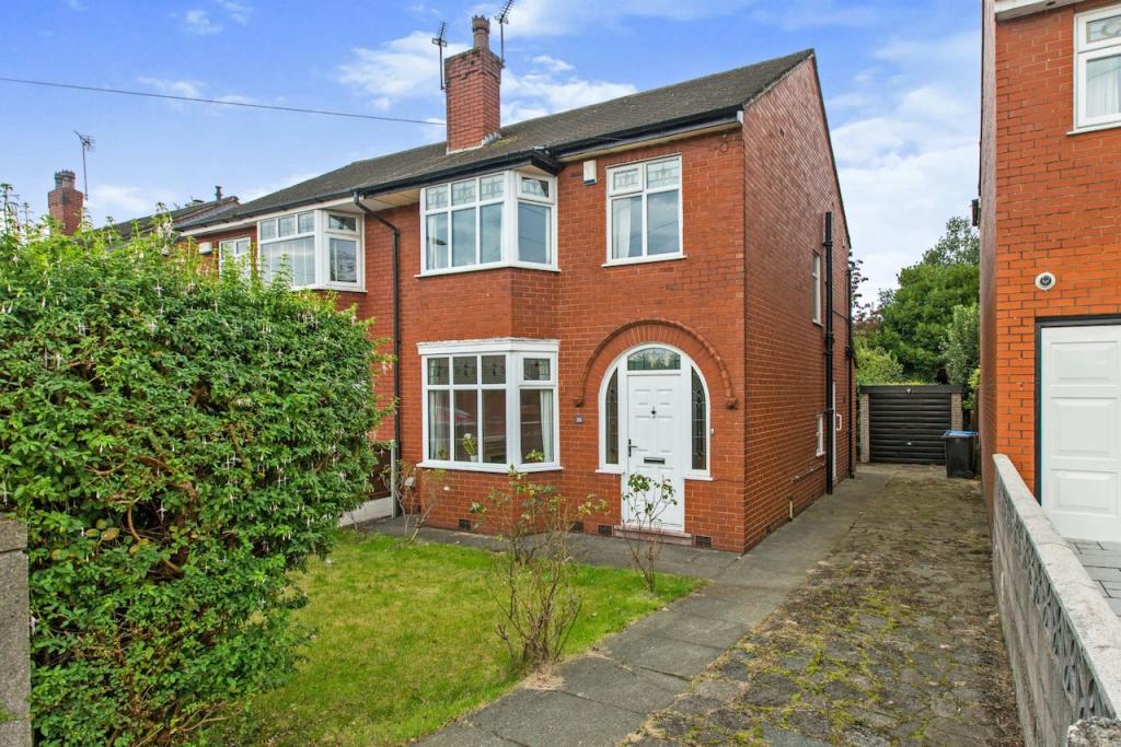 3 bedroom semidetached house for sale in West Mount, Wigan, WN5