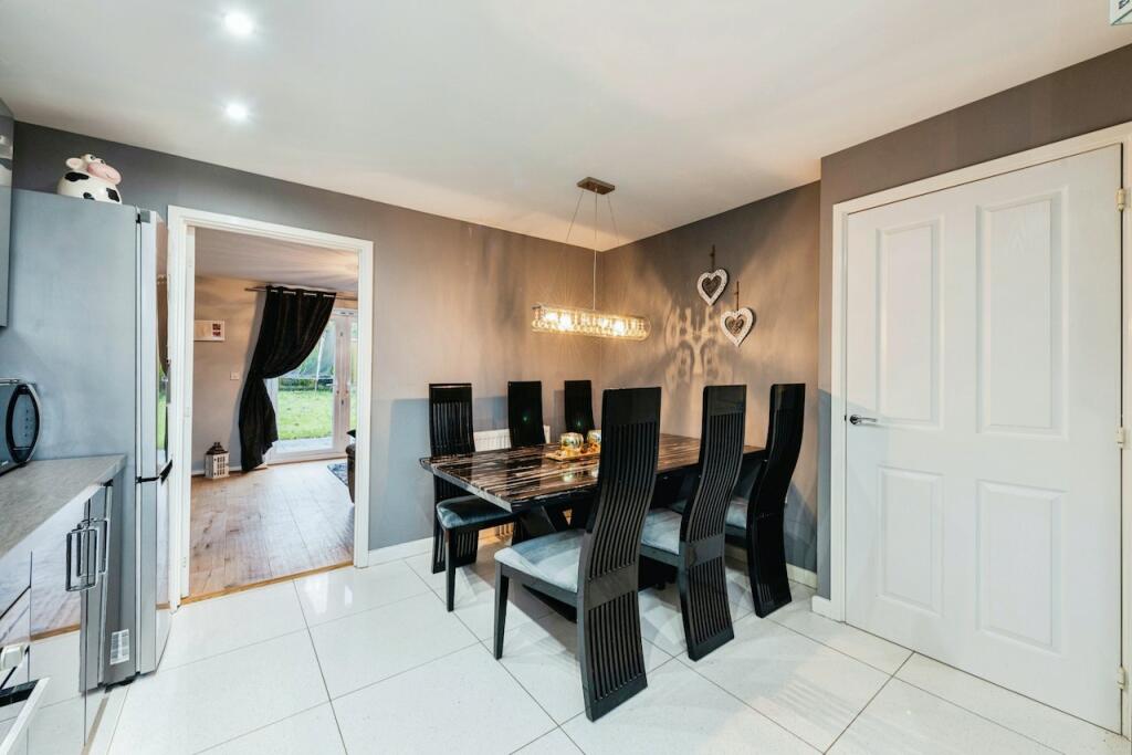 3 bedroom semidetached house for sale in Greenhurst Crescent, Oldham, OL8