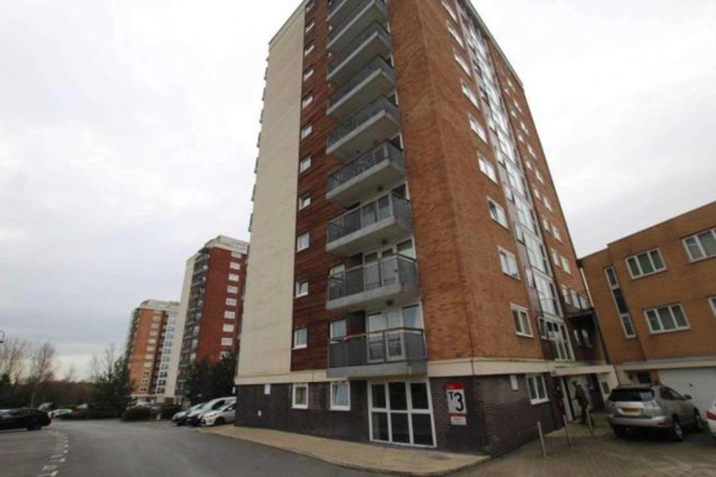 1 bedroom flat for sale in Lakeside Rise, Manchester, M9