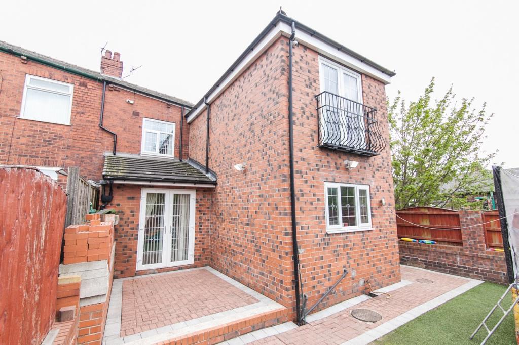 4 bedroom terraced house for sale in Penrith Avenue, Oldham, OL8