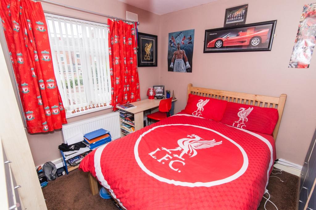 4 bedroom terraced house for sale in Penrith Avenue, Oldham, OL8