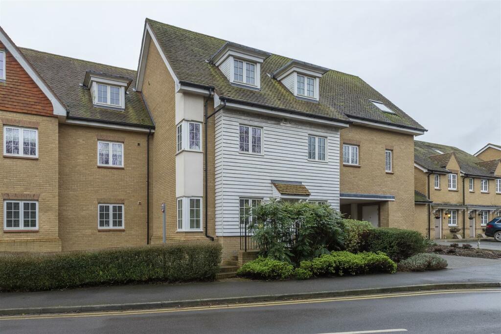 1 bedroom flat for sale in Lakeside Avenue, Faversham, ME13