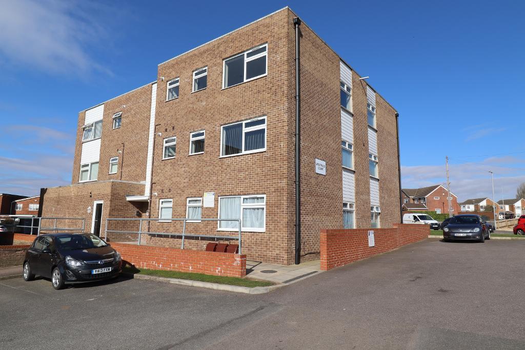 Studio apartment for sale in Handcross Road, Stopsley, Luton, Bedfordshire, LU2 8DW, LU2