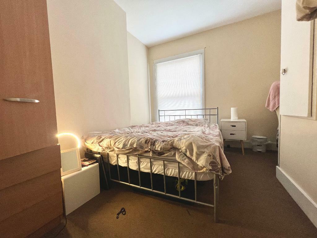 4 bedroom terraced house for sale in Arthur Street, South Luton, Luton
