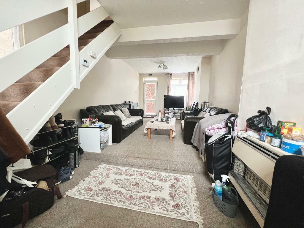 4 bedroom terraced house for sale in Arthur Street, South Luton, Luton