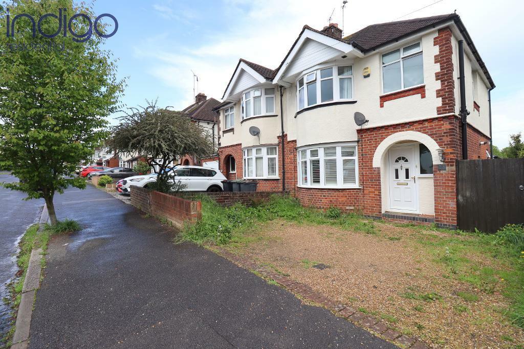 3 bedroom semidetached house for sale in Walcot Avenue, Round Green