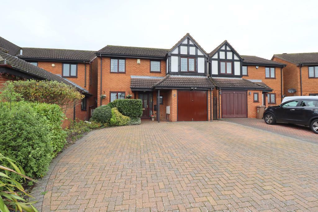 4 bedroom detached house for sale in Warminster Close, Wigmore, Luton