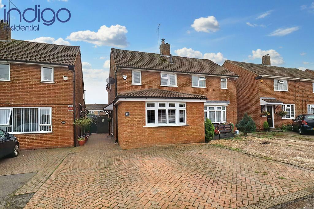 3 bedroom semidetached house for sale in Eastfield Close, Putteridge, Luton, Bedfordshire, LU2