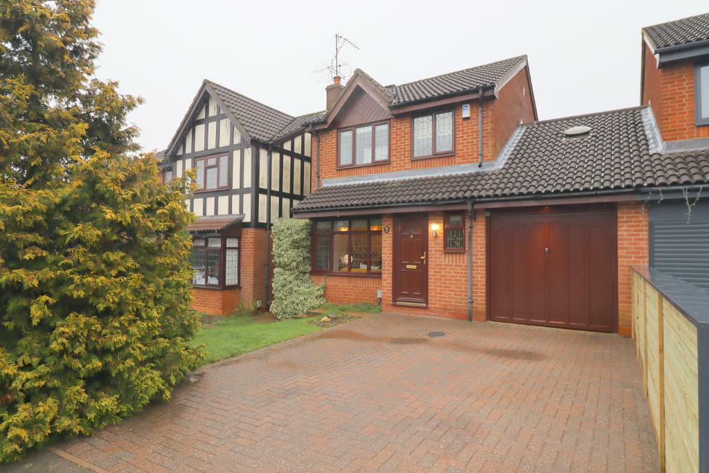 3 bedroom link detached house for sale in Emmer Green, Wigmore, Luton