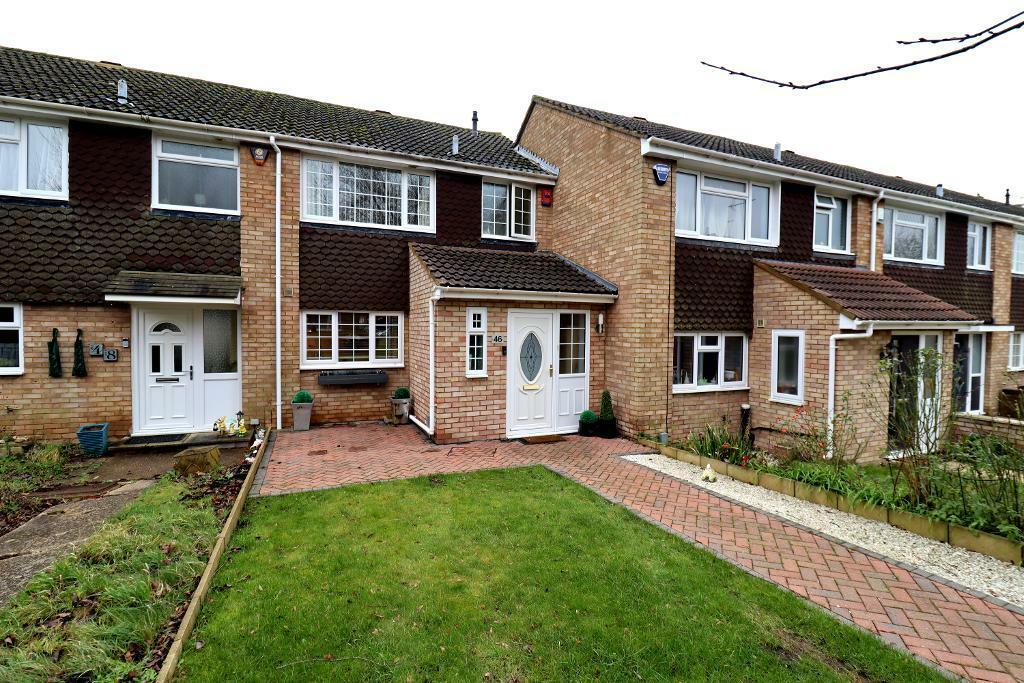 3 bedroom terraced house for sale in Seaford Close, Stopsley, Luton