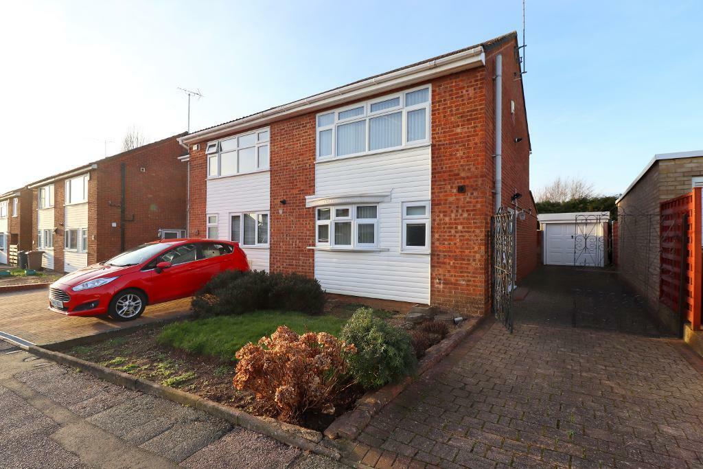 2 bedroom semidetached house for sale in Alfriston Close, Stopsley