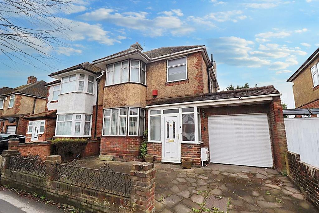 3 bedroom semidetached house for sale in Hitchin Road, Stopsley, Luton