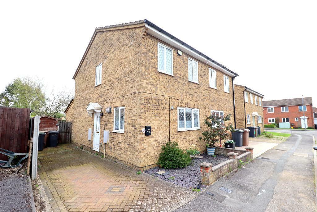 2 bedroom semidetached house for sale in Warton Green, Wigmore, Luton